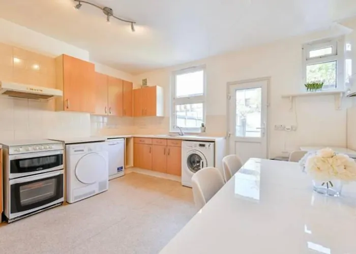 Zone 2 London Cottage